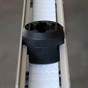 Puck (product carrier) on link chain conveyor: Puck conveyor
