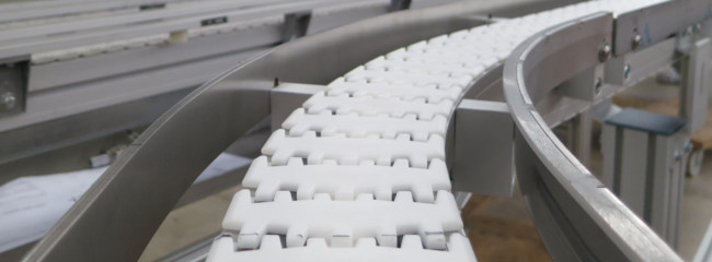 Stainless steel side rail for stainless steel chain conveyors