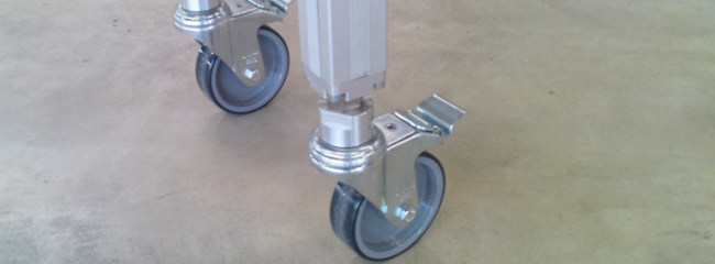 Flexible supports with castors for chain conveyor systems