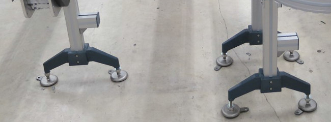 Separate two-feet support for conveyor systems