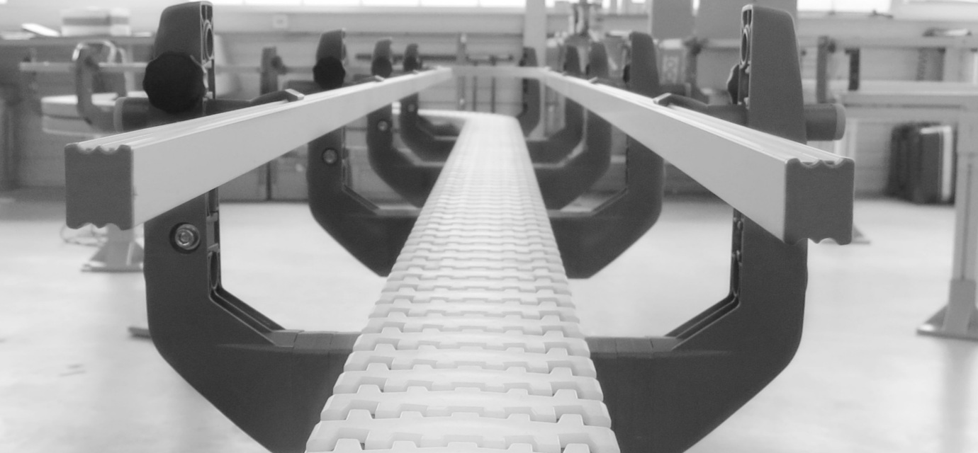 Side rails for chain conveyor systems - modular automation