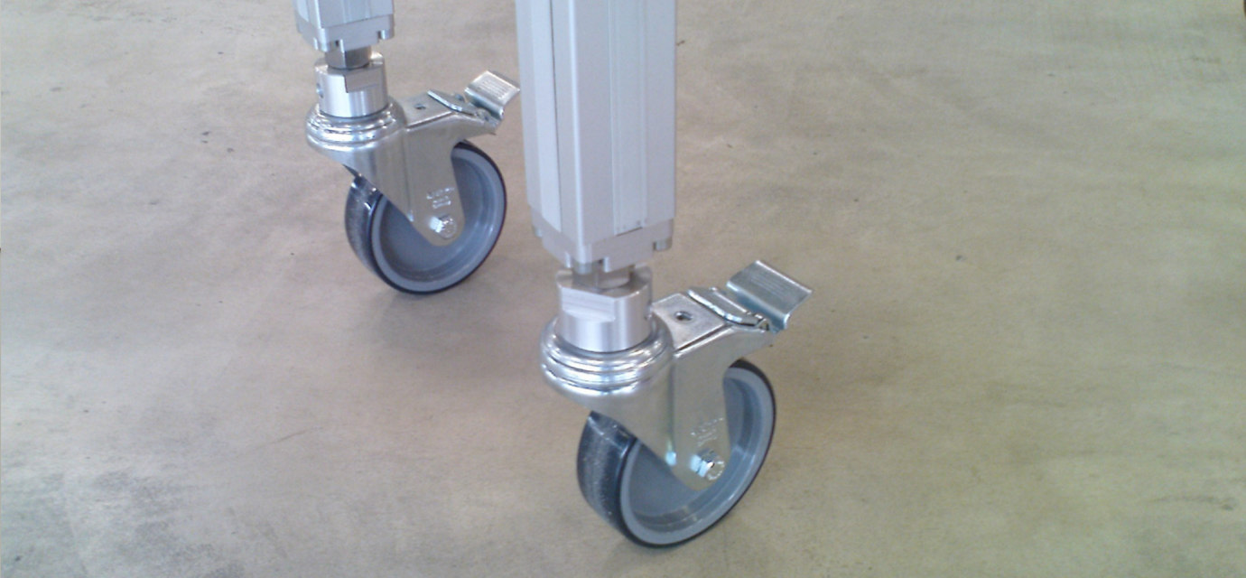 Flexible supports for chain conveyors