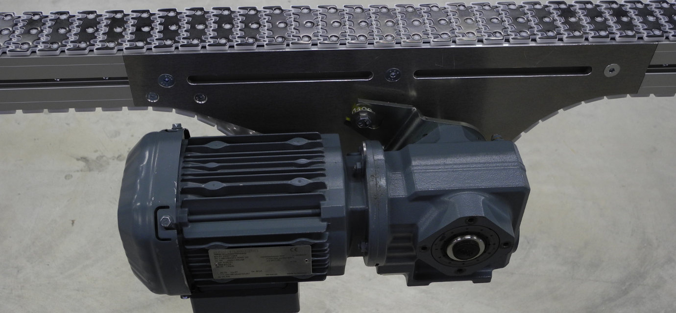 Mid drive unit for chain conveyor systems