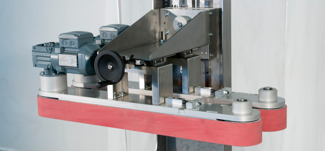 Belt wedge conveyors from modular automation