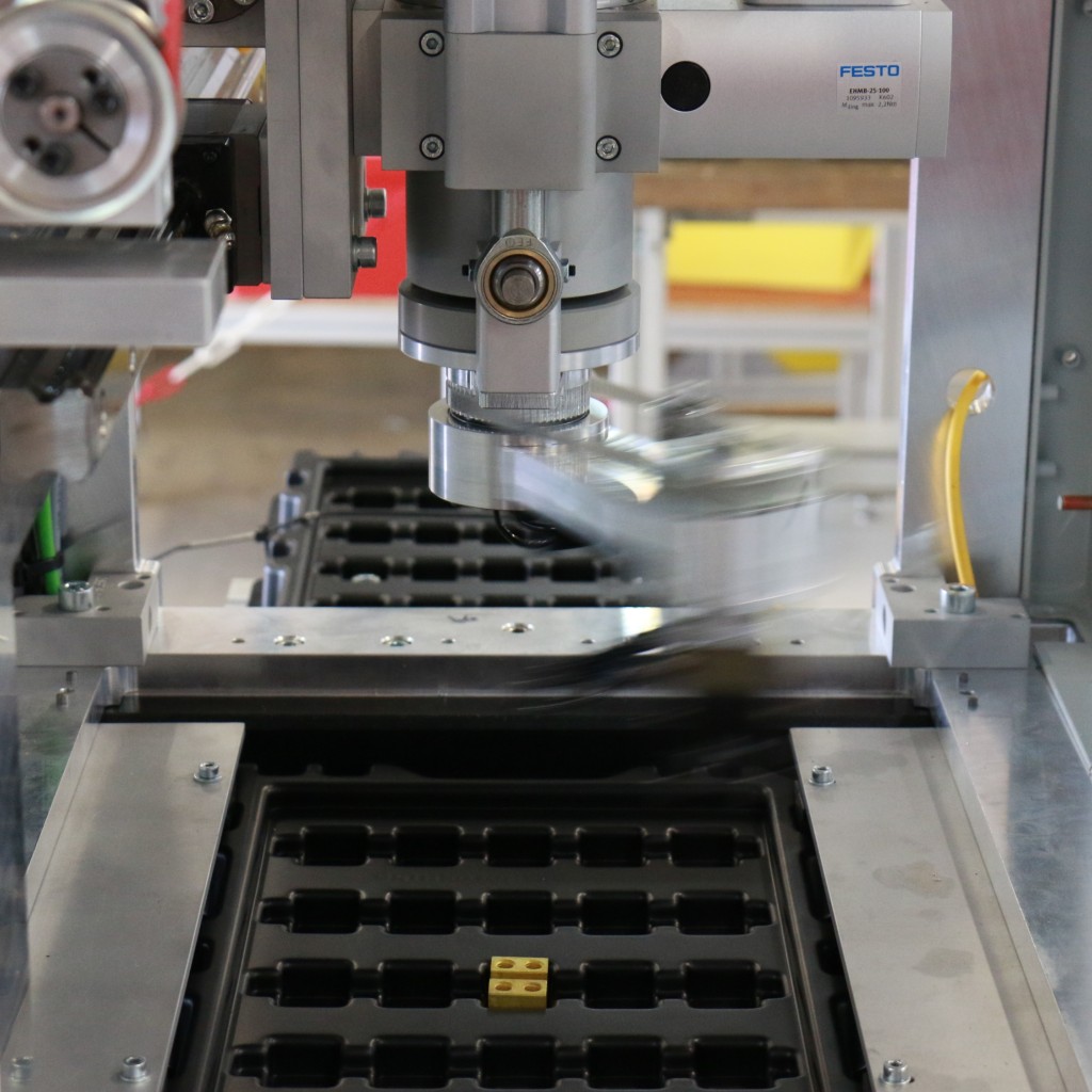 Tray stacker: stacking/unstacking trays | modular automation