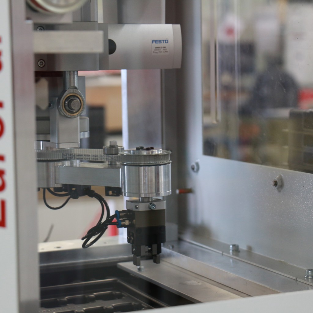Tray stacker: stacking/unstacking trays | modular automation