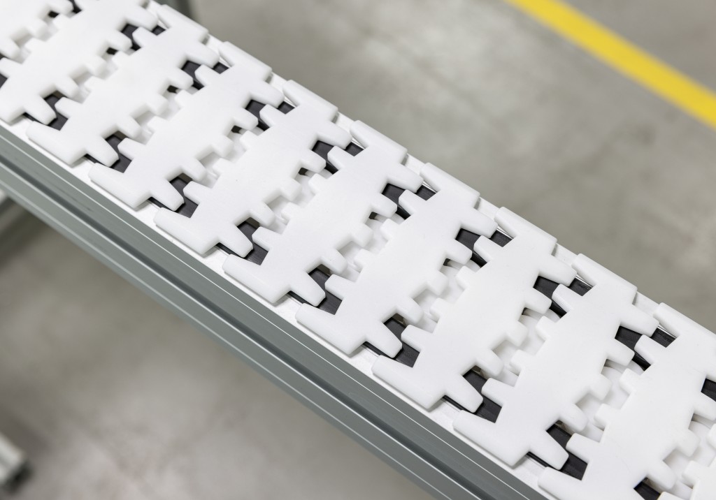 Plastic chain conveyors, link chain conveyors | modular automation