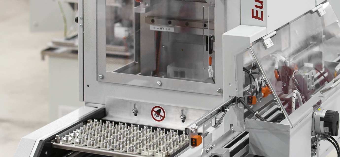 CNC Drehteile auf Traystapel - Traystapler automatisiert CNC Drehmaschinen