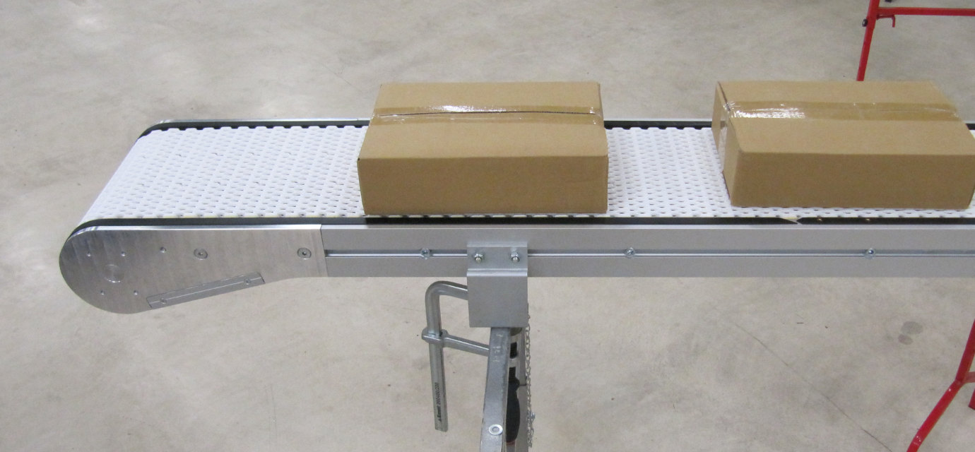 Modular belt conveyor with packets